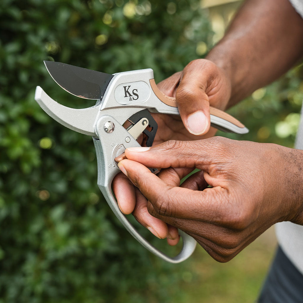 Kent & Stowe SureCut Hard Wood Ratchet Secateurs